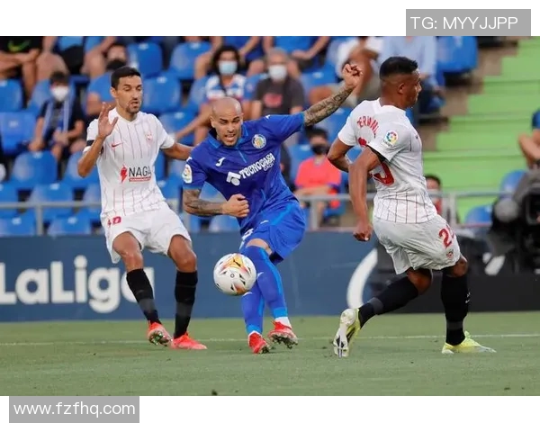 足球明星昔日与今日的对比揭秘他们的成长与变化之路 足球明星昔日与今日的对比揭秘他们的成长与变化之路